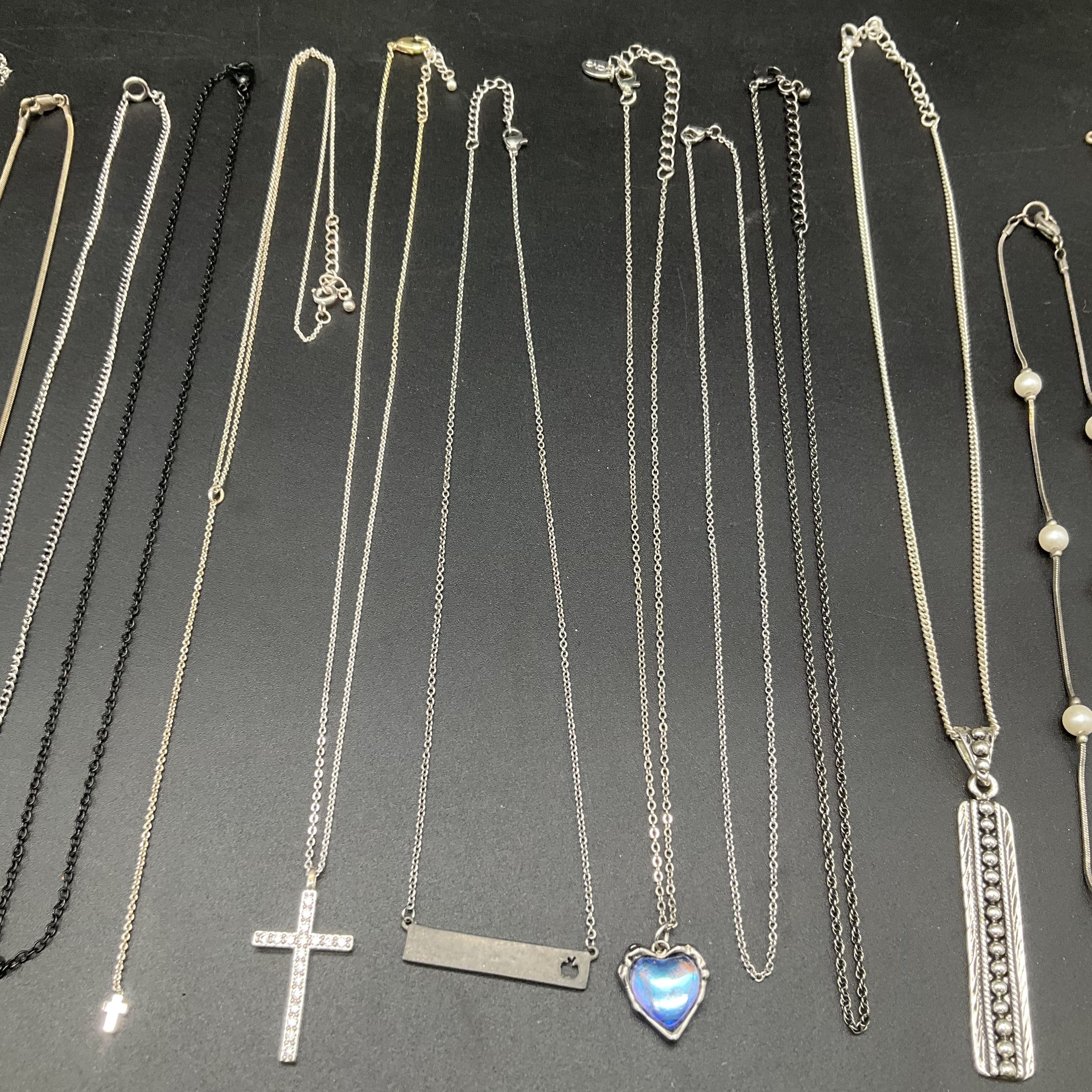 Fashion Costume Jewelry Lot 15 Necklaces Pendants Silver Gold Tone Cross Heart - Image 5