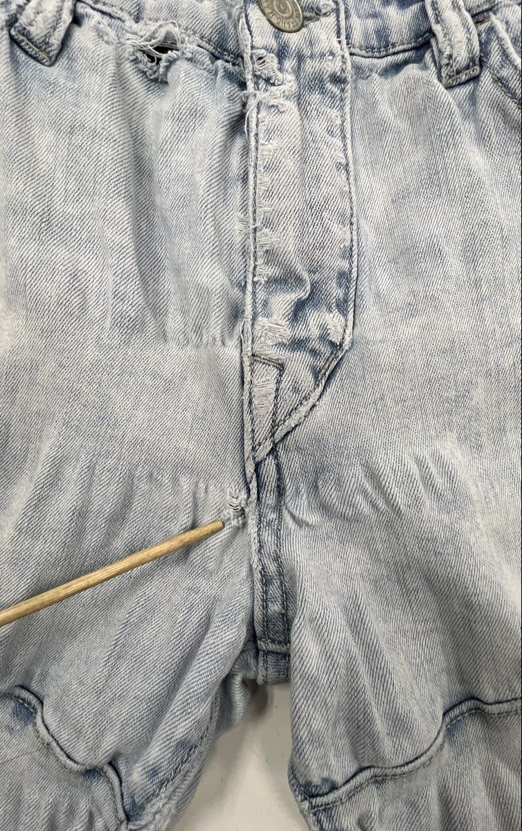True Religion Men's Rocco Relaxed Skinny Light Wash Distressed Moto Jeans Sz 33 - Image 6