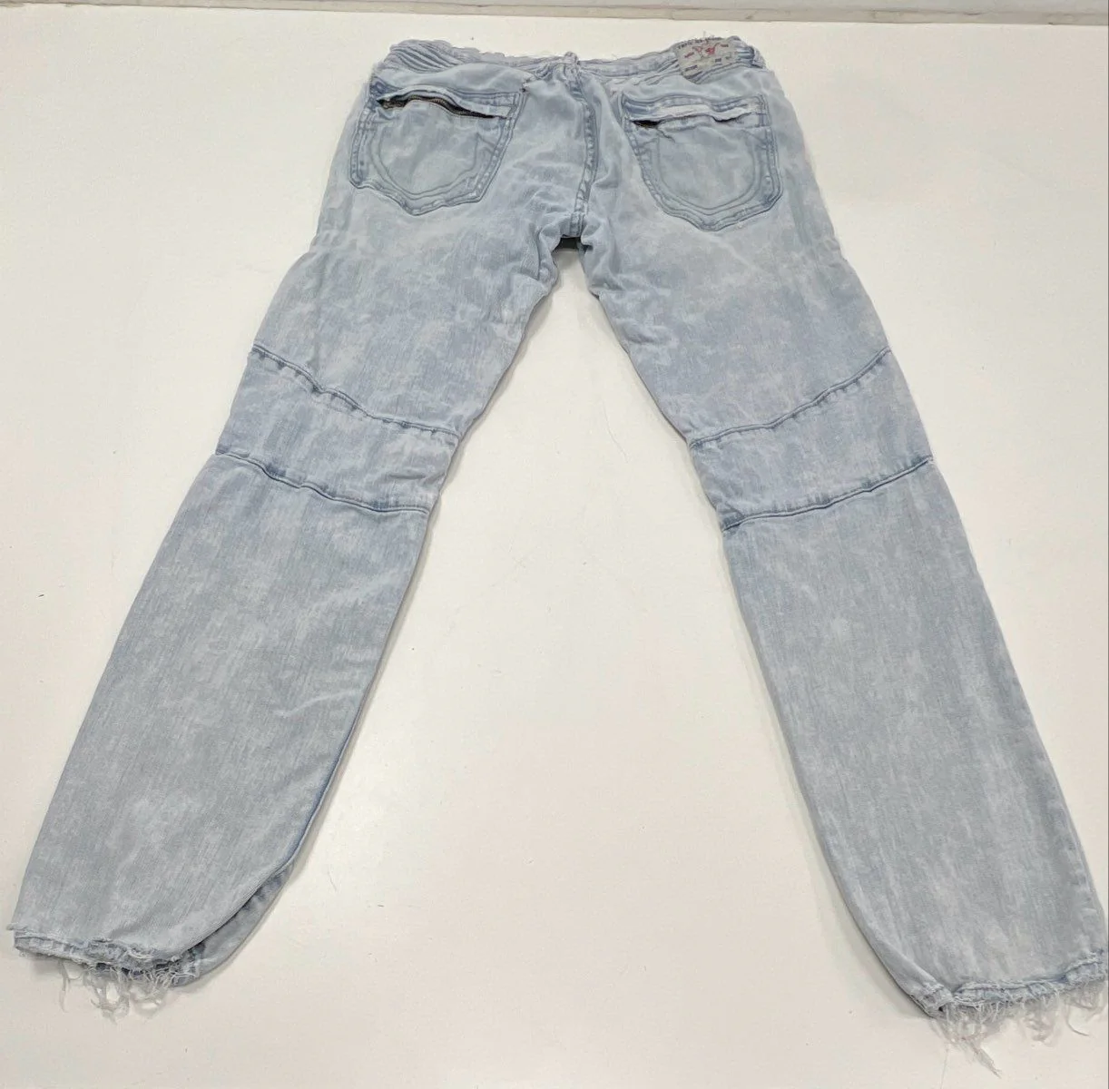 True Religion Men's Rocco Relaxed Skinny Light Wash Distressed Moto Jeans Sz 33 - Image 9