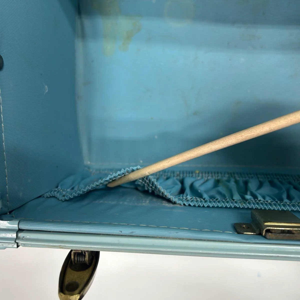 Vintage 1950s Samsonite Blue Shwayder Bros Style 4212 Train Case Makeup Bag - Image 10