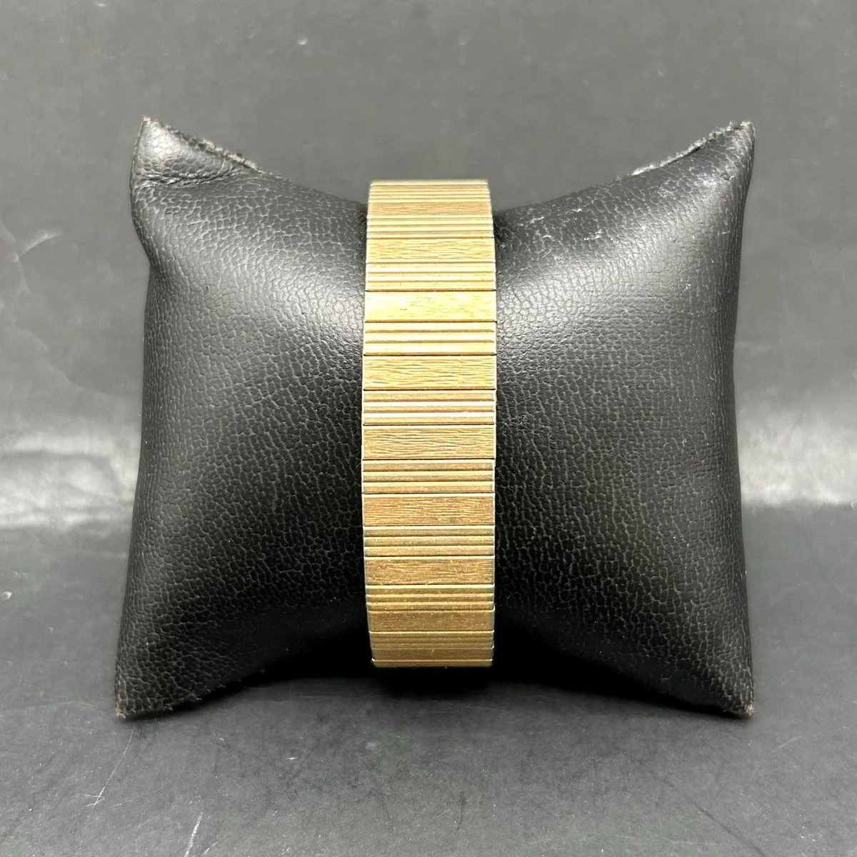 Vintage 90s Helbros Quartz Watch Gold Tone Day Date Speidel Band - Image 4