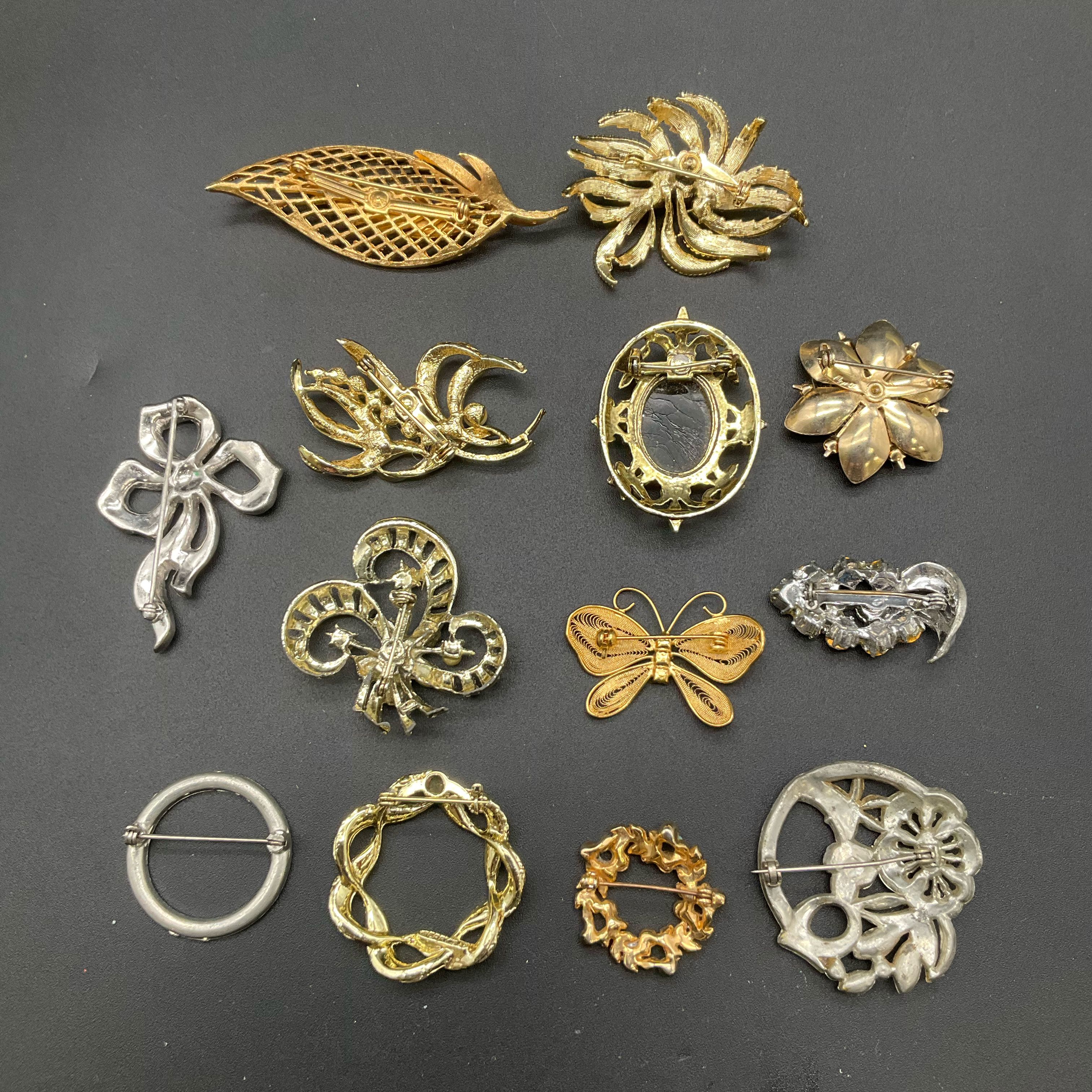 Vintage Brooch Pin Lot of 13 Rhinestone Faux Pearl Gold and Silver Tone - Image 3