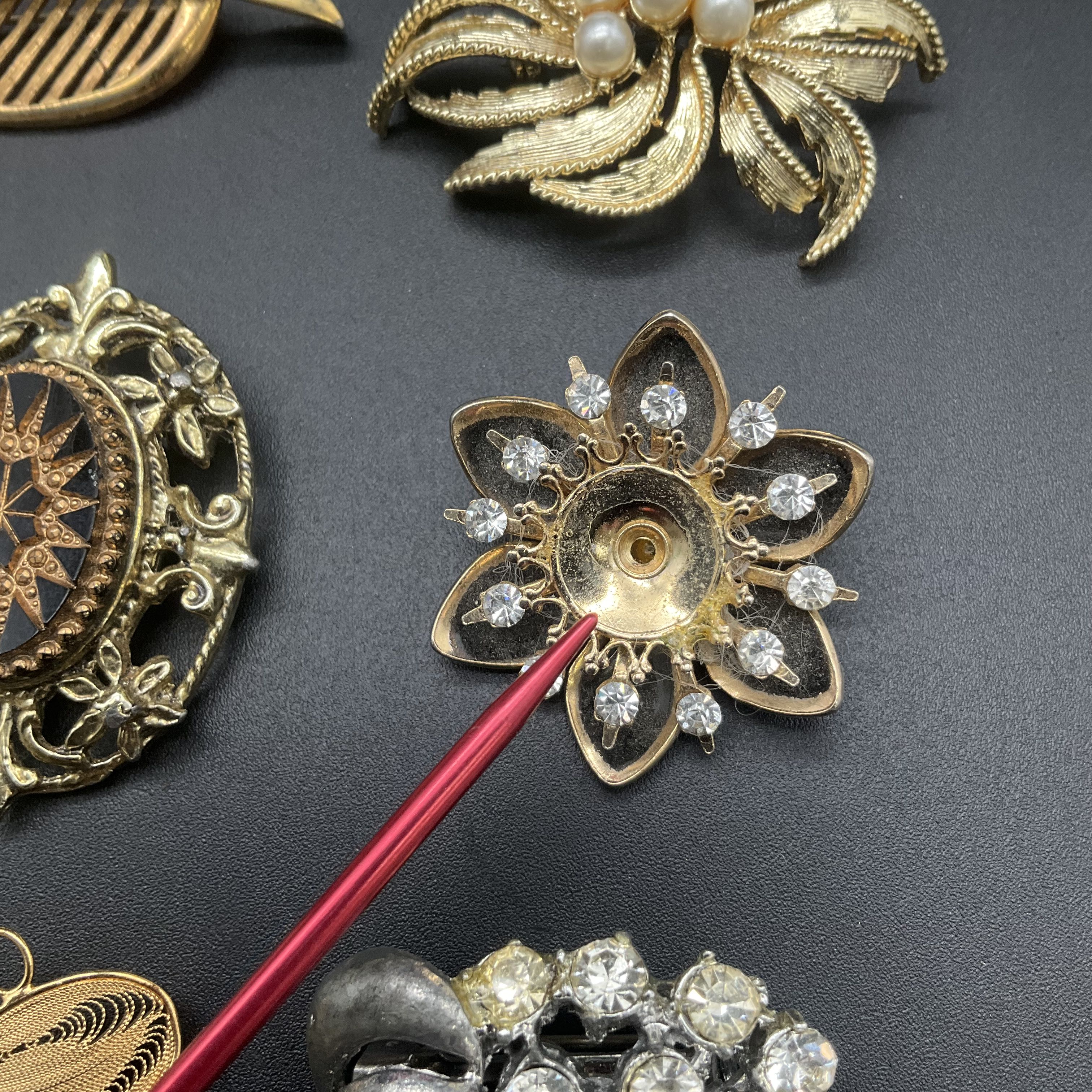 Vintage Brooch Pin Lot of 13 Rhinestone Faux Pearl Gold and Silver Tone - Image 4