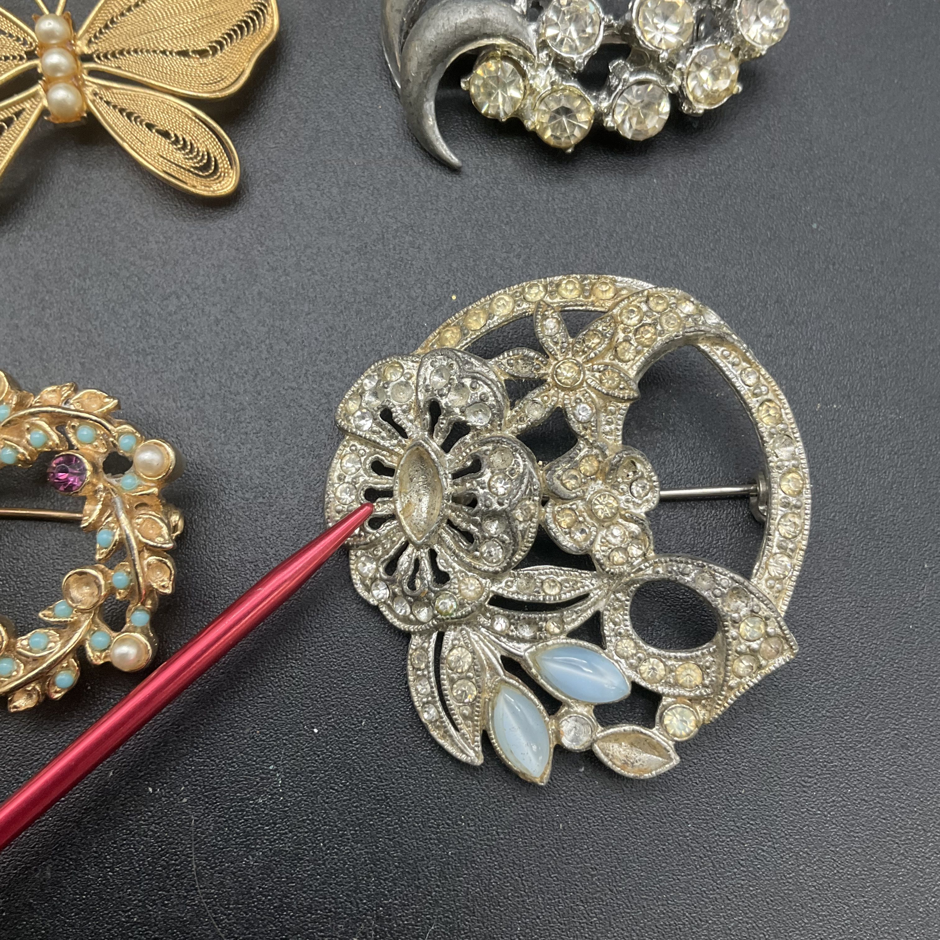 Vintage Brooch Pin Lot of 13 Rhinestone Faux Pearl Gold and Silver Tone - Image 5