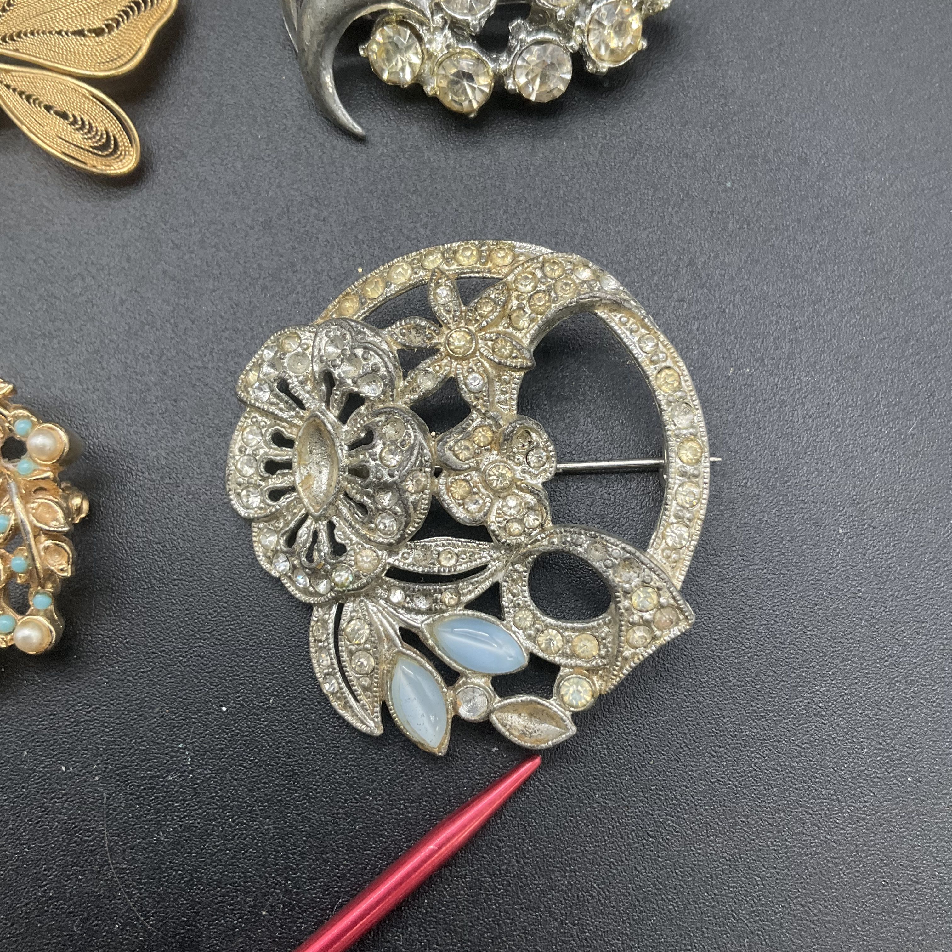 Vintage Brooch Pin Lot of 13 Rhinestone Faux Pearl Gold and Silver Tone - Image 6