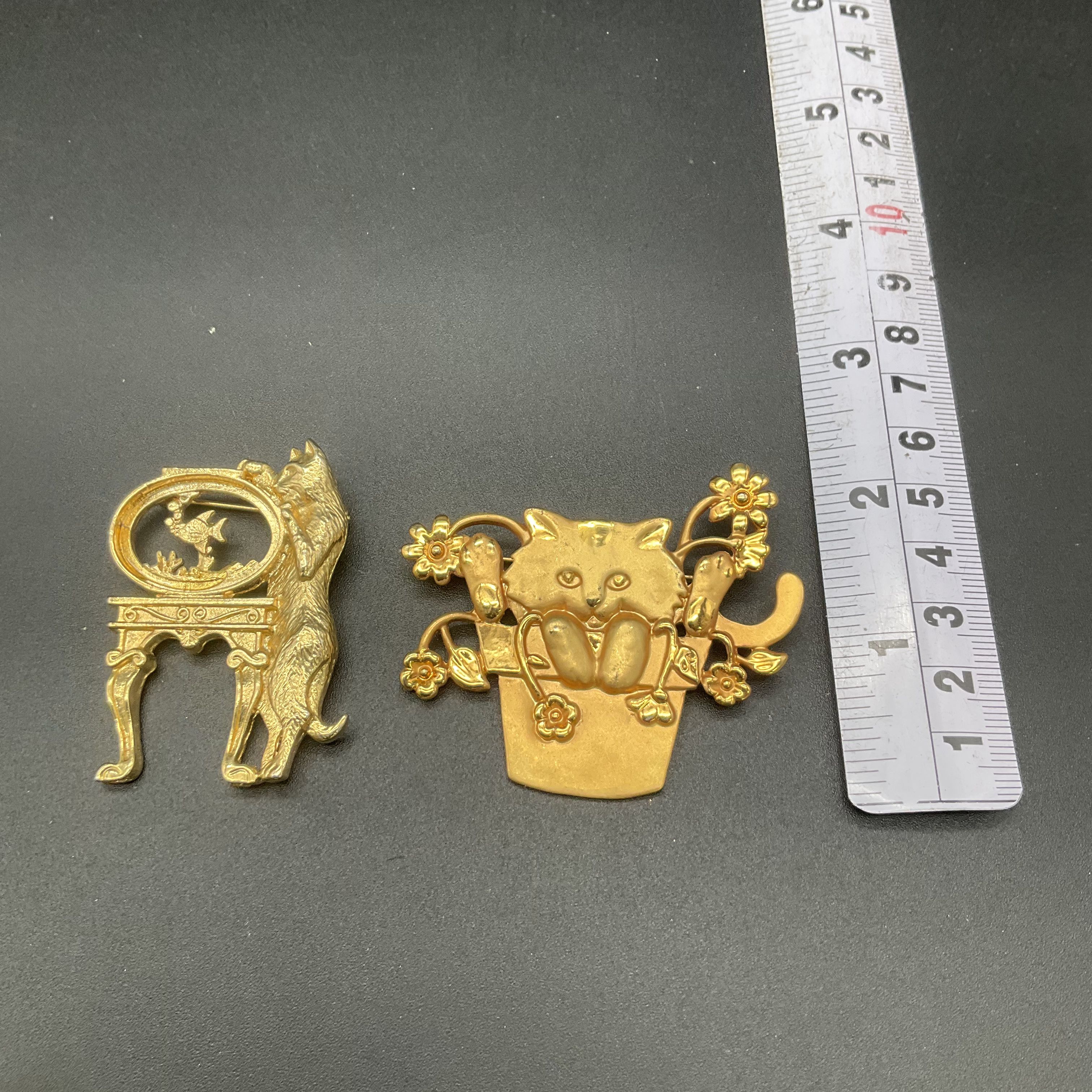 Vintage Gold Tone Cat Brooches Lot of 2 Feline Garden and Fence Designs - Image 6