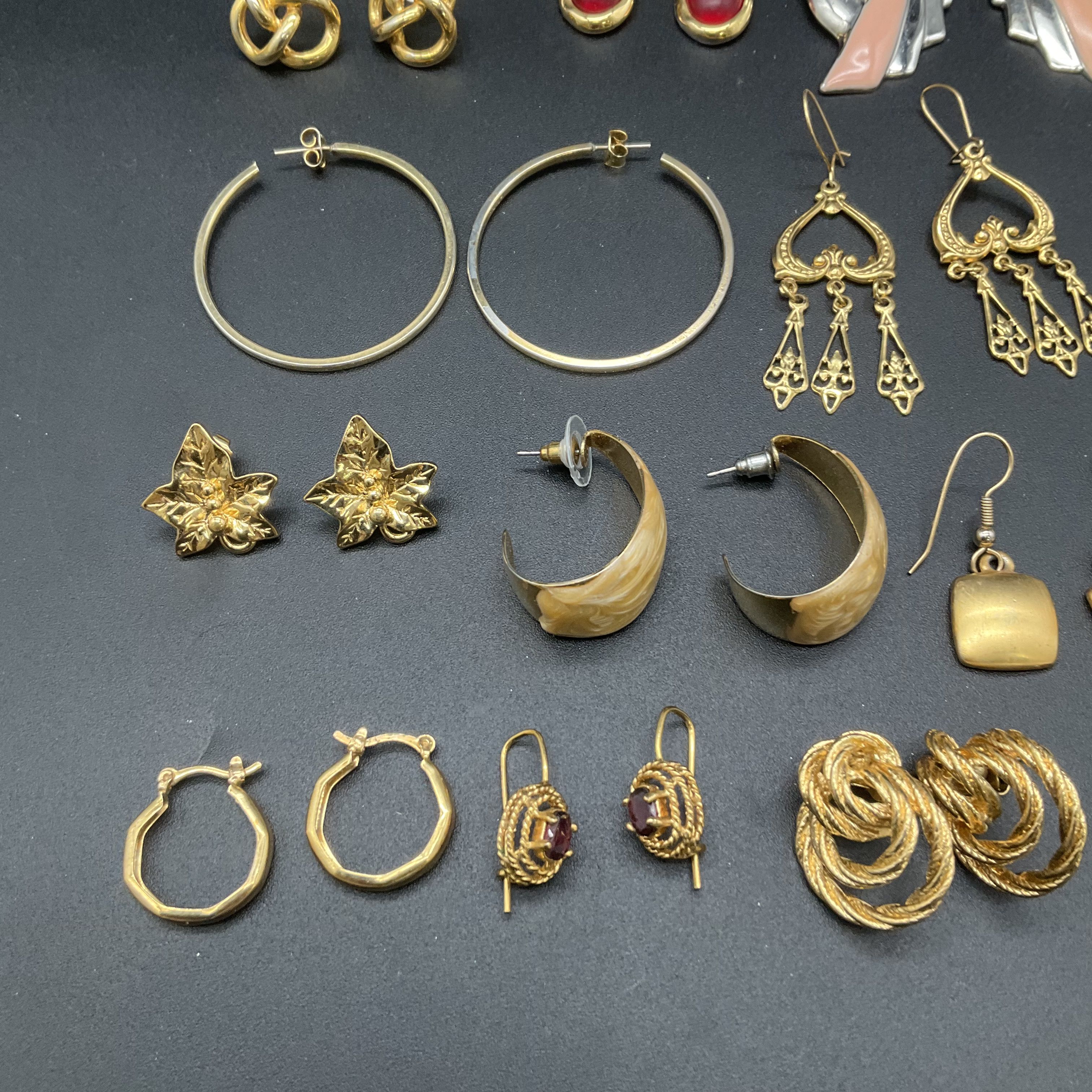 Vintage & Modern Costume Jewelry Lot 25 Pairs Earrings Hoops Dangles Studs - Image 4