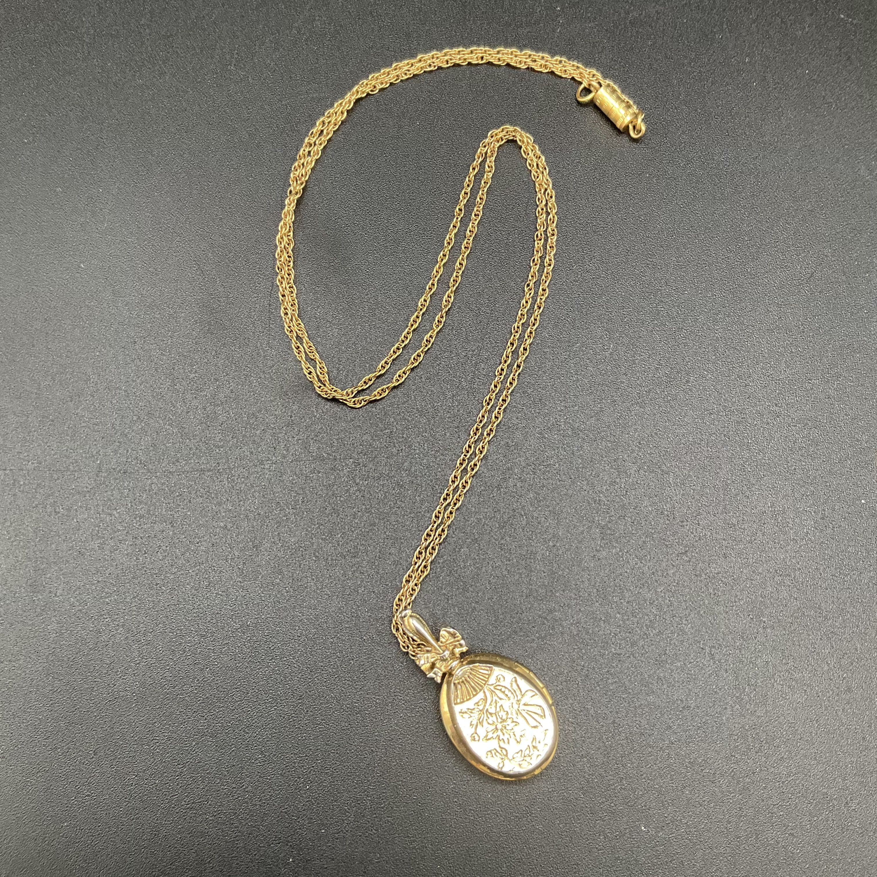 Vintage Victorian Revival Gold Tone Hand Mirror Locket Pendant Necklace 24"