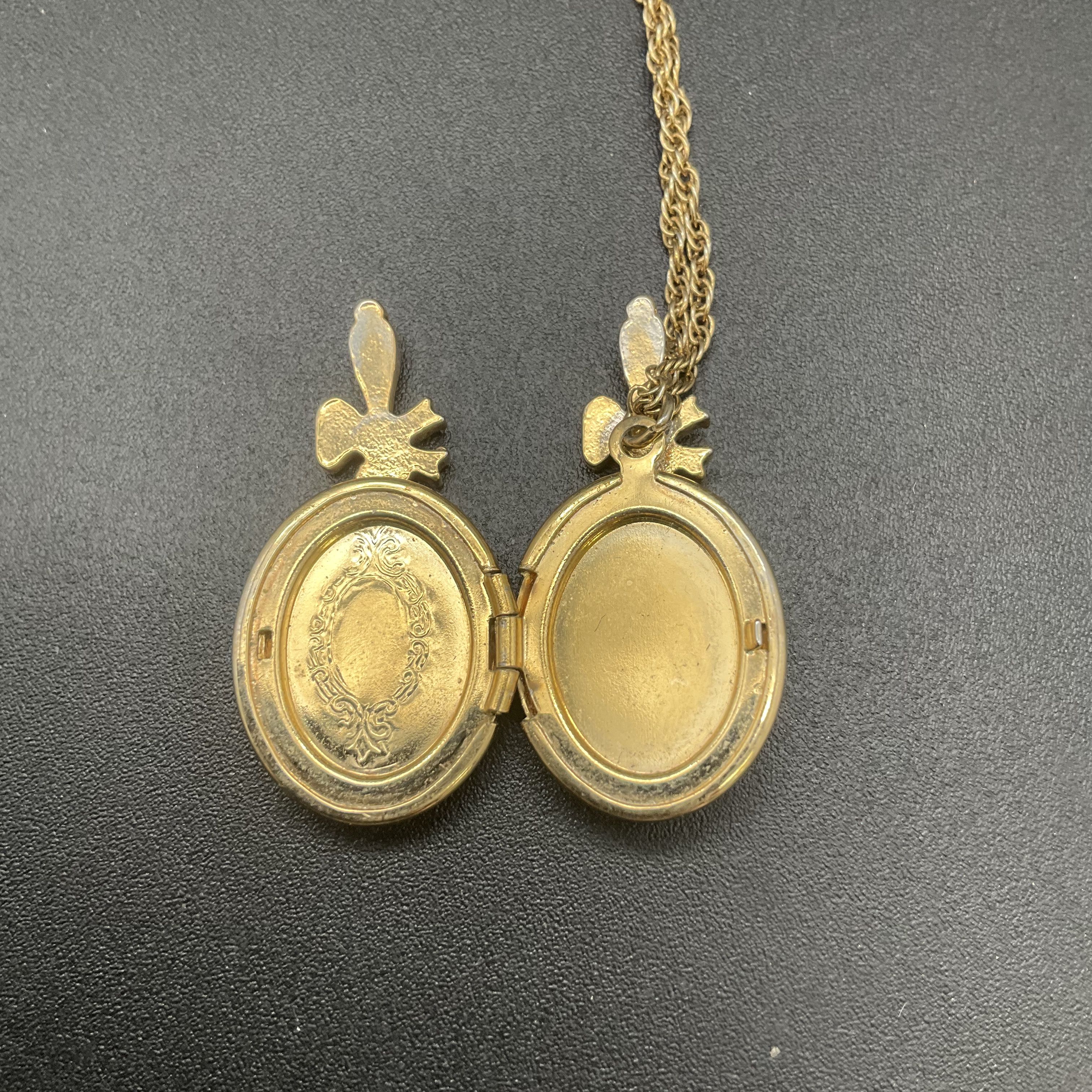Vintage Victorian Revival Gold Tone Hand Mirror Locket Pendant Necklace 24" - Image 3