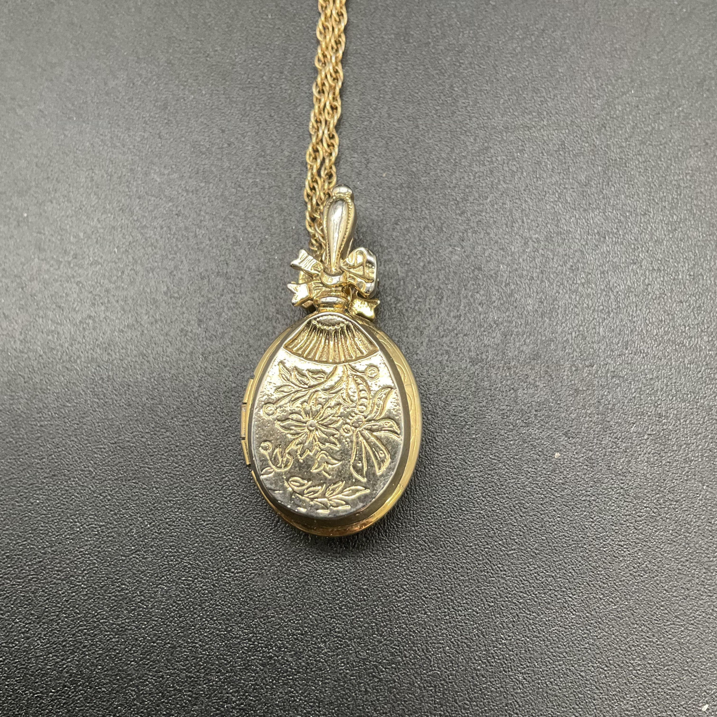 Vintage Victorian Revival Gold Tone Hand Mirror Locket Pendant Necklace 24" - Image 4
