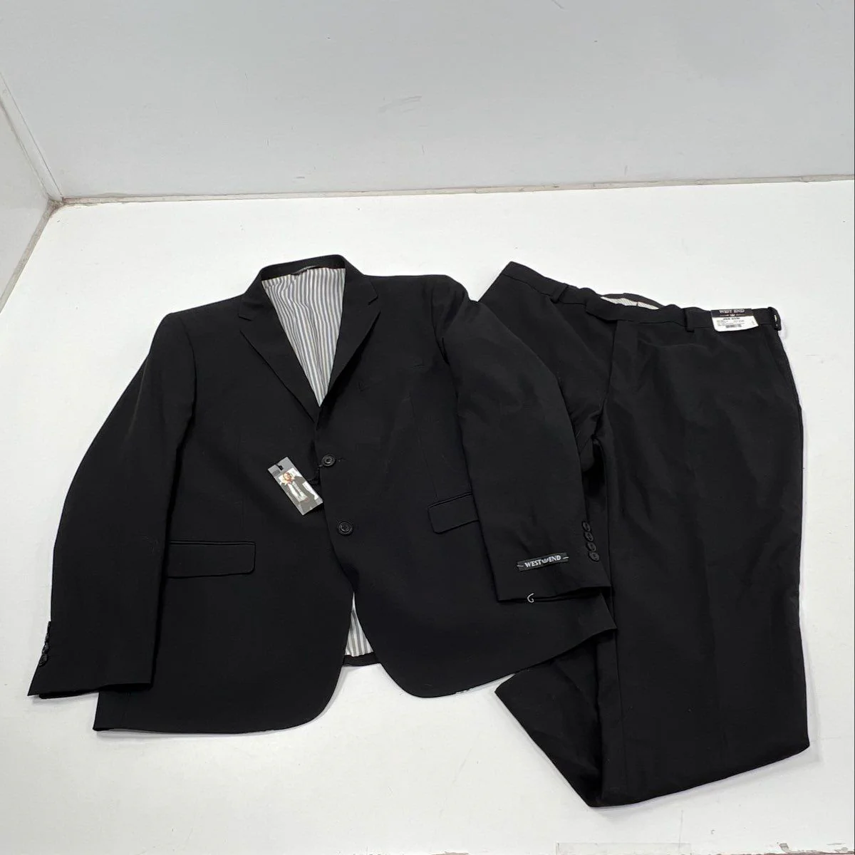 West End Men's Black Slim Fit 2-Piece Suit Polyester Blend Size 46R 40W NWT